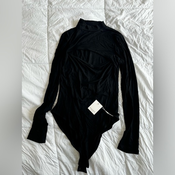 Black Cutout Bodysuit - Picture 4 of 7